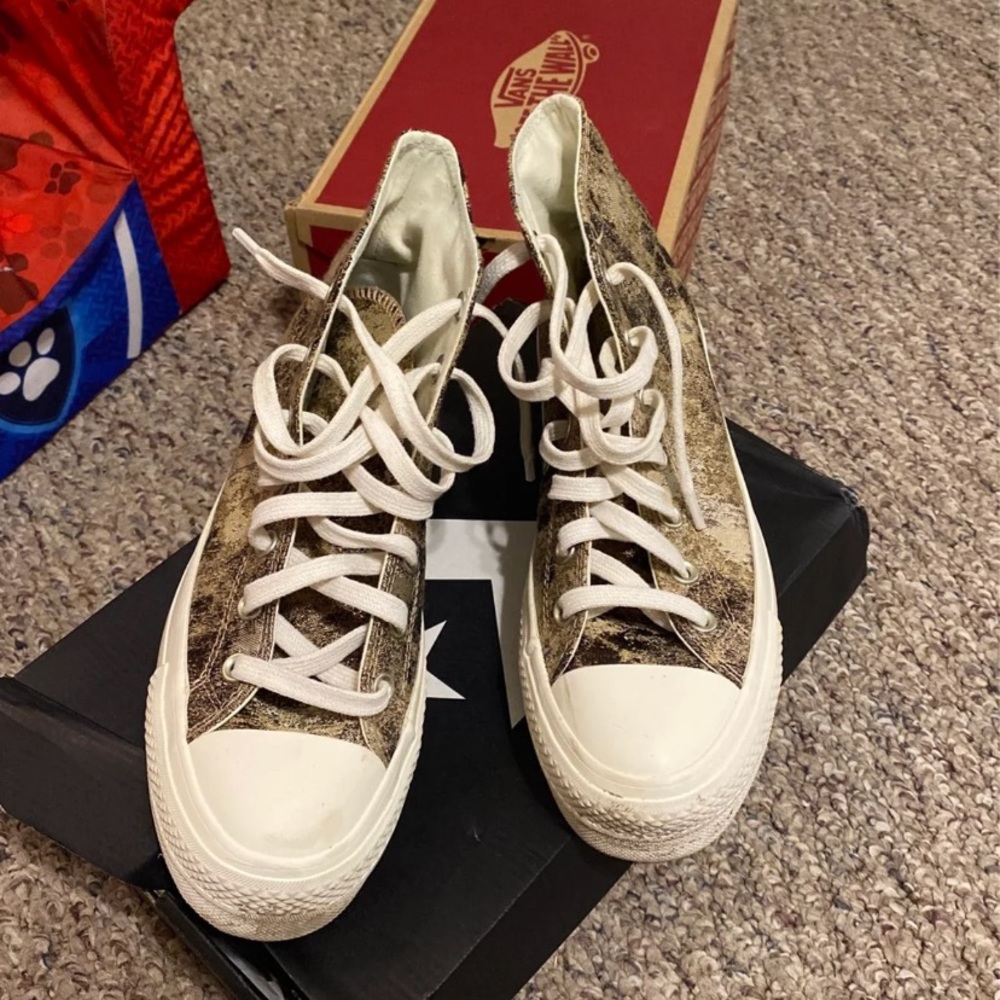 Women’s converse